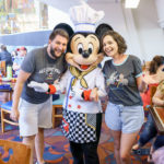 chef mickeys refeição com personagem