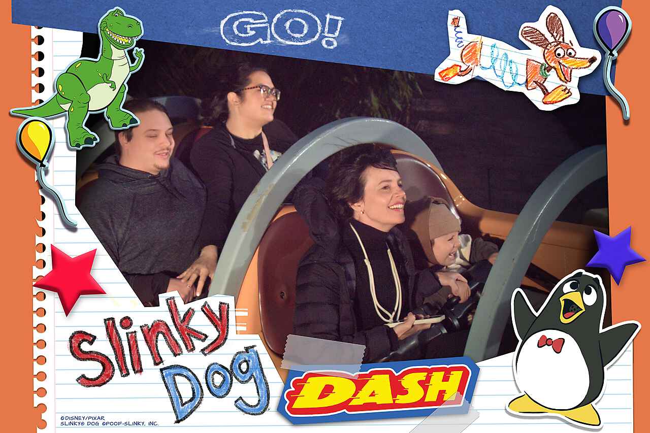 Carol e Sam no Slinky Dog Dash em Toy Story Land no Hollywood Studios